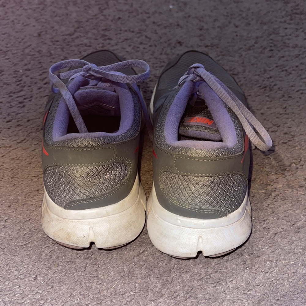 Ladies Nike Sneakers - Picture 4 of 5